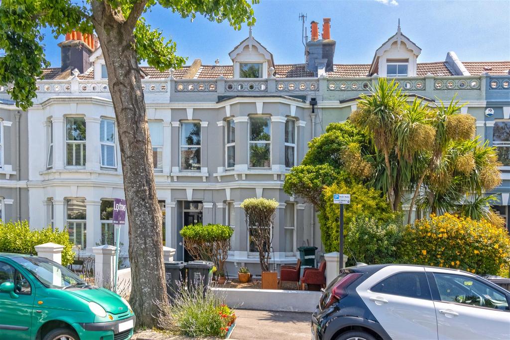 Westbourne Gardens, Hove 2 bed £425,000