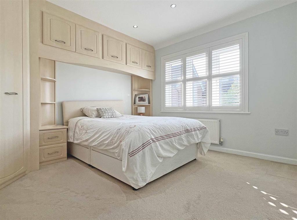 Bed 1.jpg