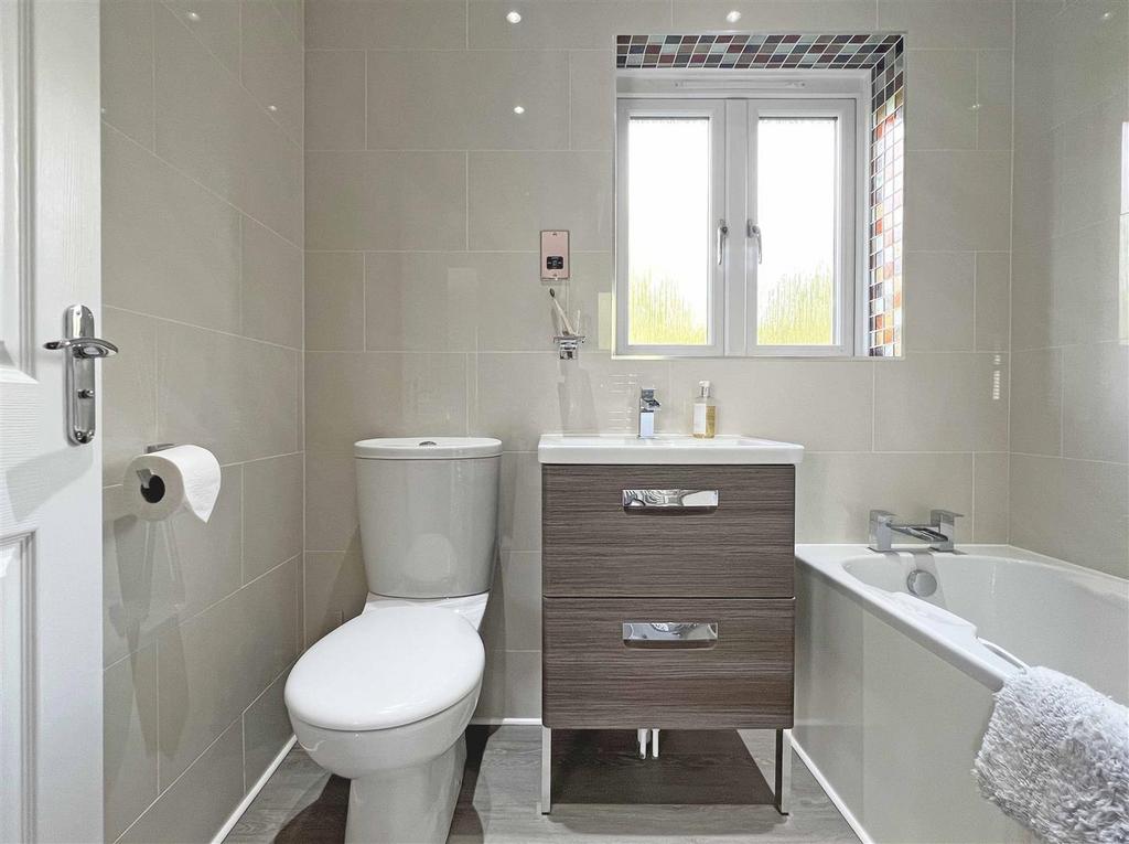 Bathroom b.jpg