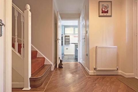 18 Coopers Crescent, Great Notley, Braintree, CM77 7DG