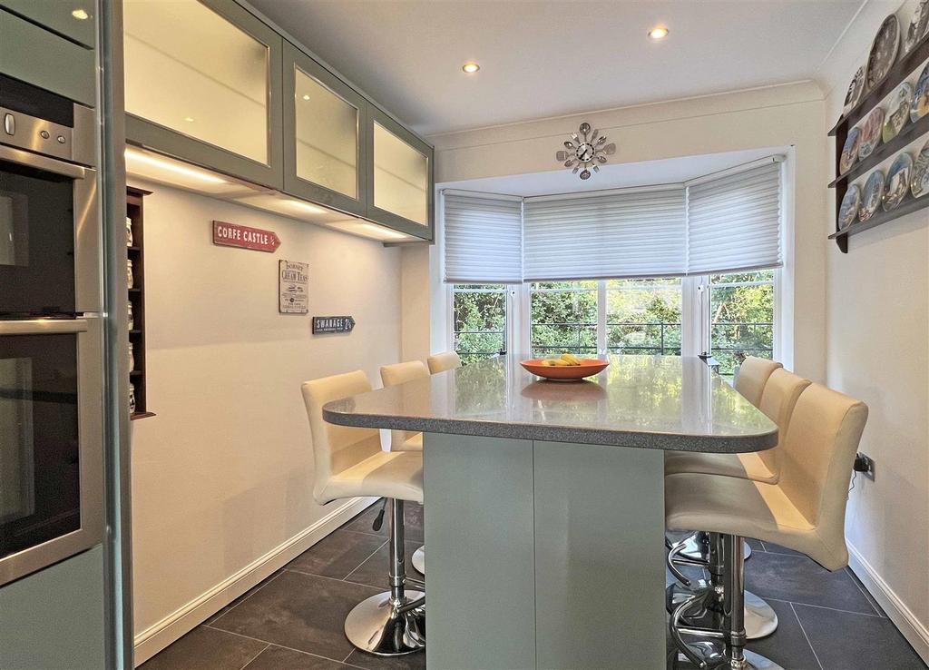 Dining Area.jpg