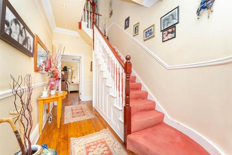 120 Argyle Road, London, W13 8EL