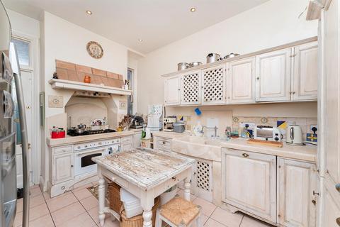 120 Argyle Road, London, W13 8EL