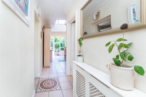120 Argyle Road, London, W13 8EL