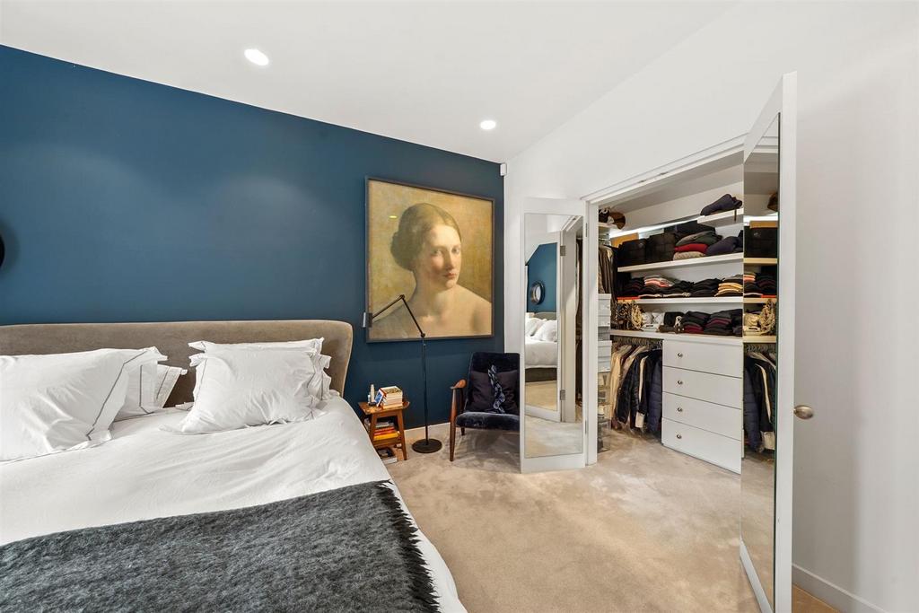Bed 2.jpg