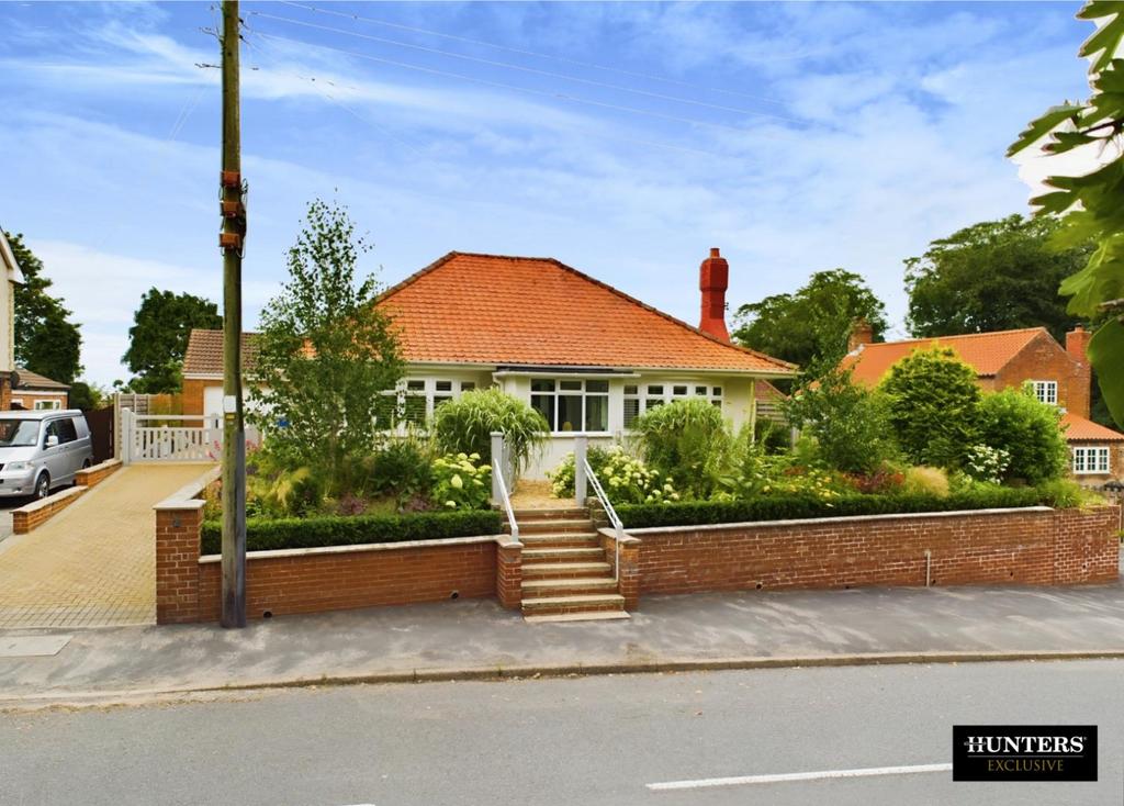 Muston Road, Hunmanby, Filey, YO14 0JY 3 bed detached bungalow for sale