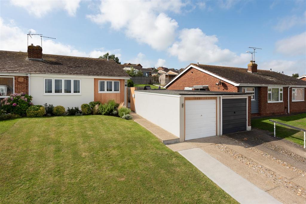 Shearwater Avenue, Whitstable 2 bed semidetached bungalow for sale £