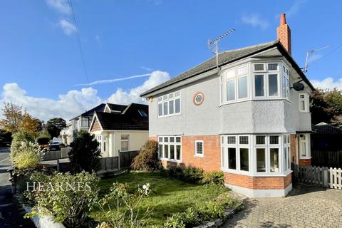 19 Brackendale Road, Queens Park, Bournemouth, BH8 9HY