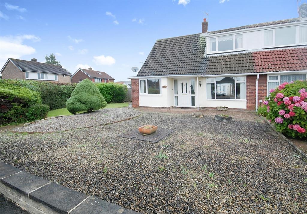Springmead Drive, Garforth, Leeds 3 bed semi-detached bungalow - £265,000