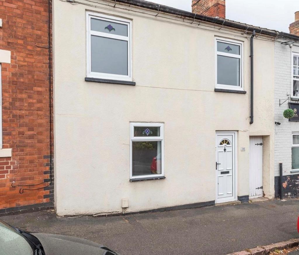 Hillside, Derby DE74 3 bed terraced house for sale £220,000