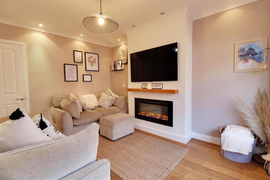 Grove Hill, Hessle 3 bed end of terrace house for sale £199,950