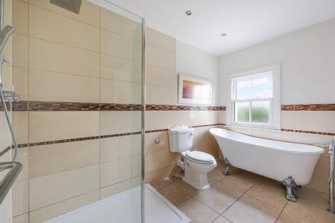 447 Leatherhead Road, Chessington, KT9 2NQ