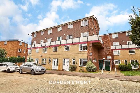 2 bedroom maisonette for sale, Victor Close, Hornchurch, RM12