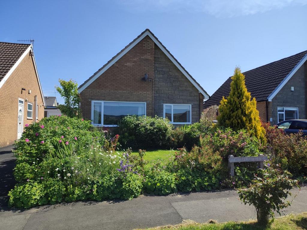 Hall Park Avenue, Burnley 3 bed detached house for sale £250,000