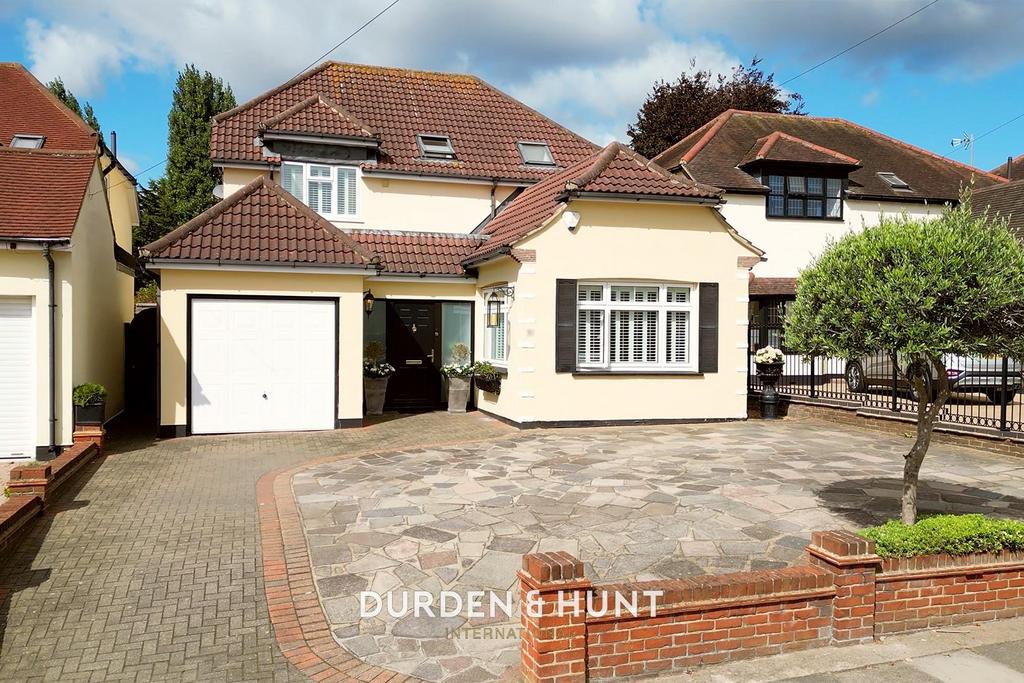 Ardleigh Green Road, Hornchurch, RM11 3 bed detached house for sale £