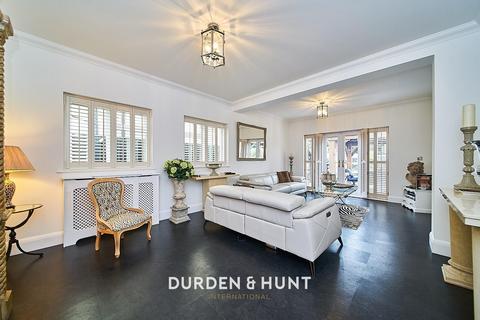31 Ardleigh Green Road, Hornchurch, RM11 2JZ