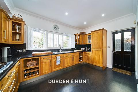 31 Ardleigh Green Road, Hornchurch, RM11 2JZ