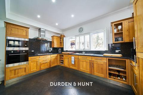 31 Ardleigh Green Road, Hornchurch, RM11 2JZ