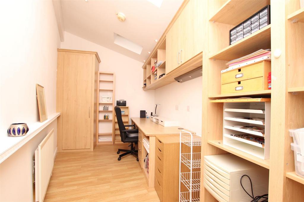 Bedroom 3 Study.JPG
