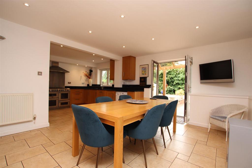 Kitchen Dining Room.JPG