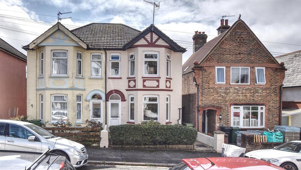 Cambridge Road, BexhillOnSea 3 bed semidetached house for sale £299,000