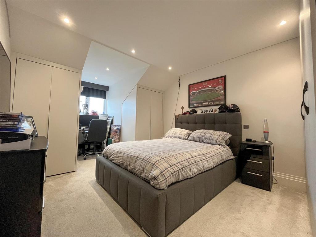 Bed 3.jpg