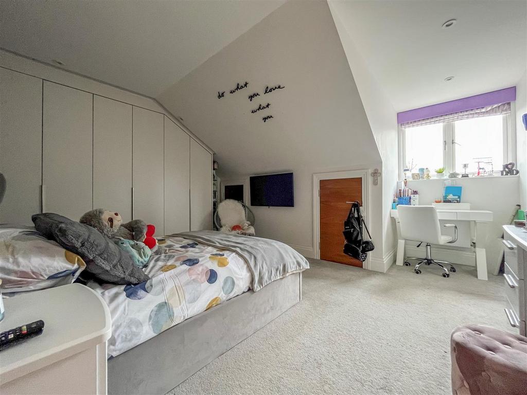 Bed 2.jpg