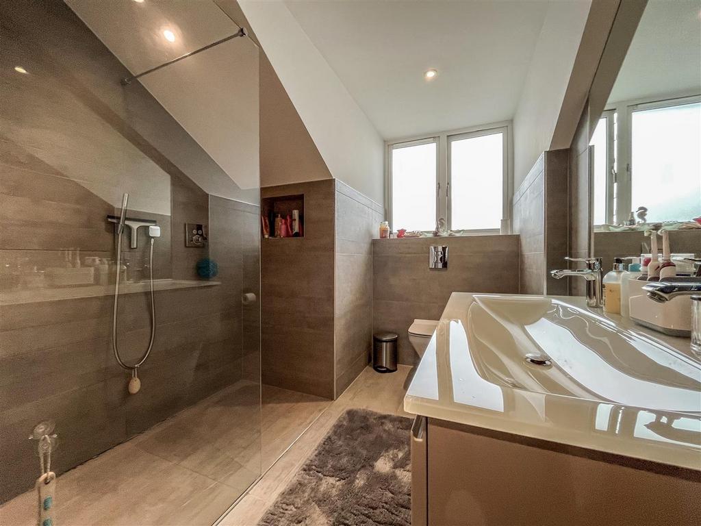Shower room.jpg