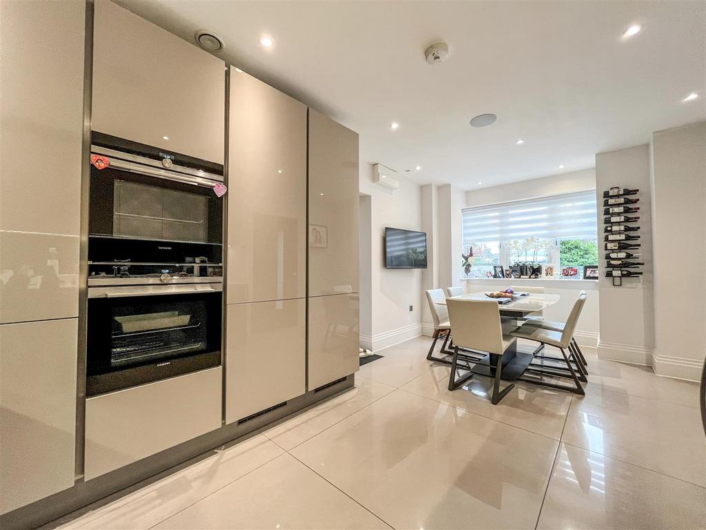 Kitchen 3.jpg