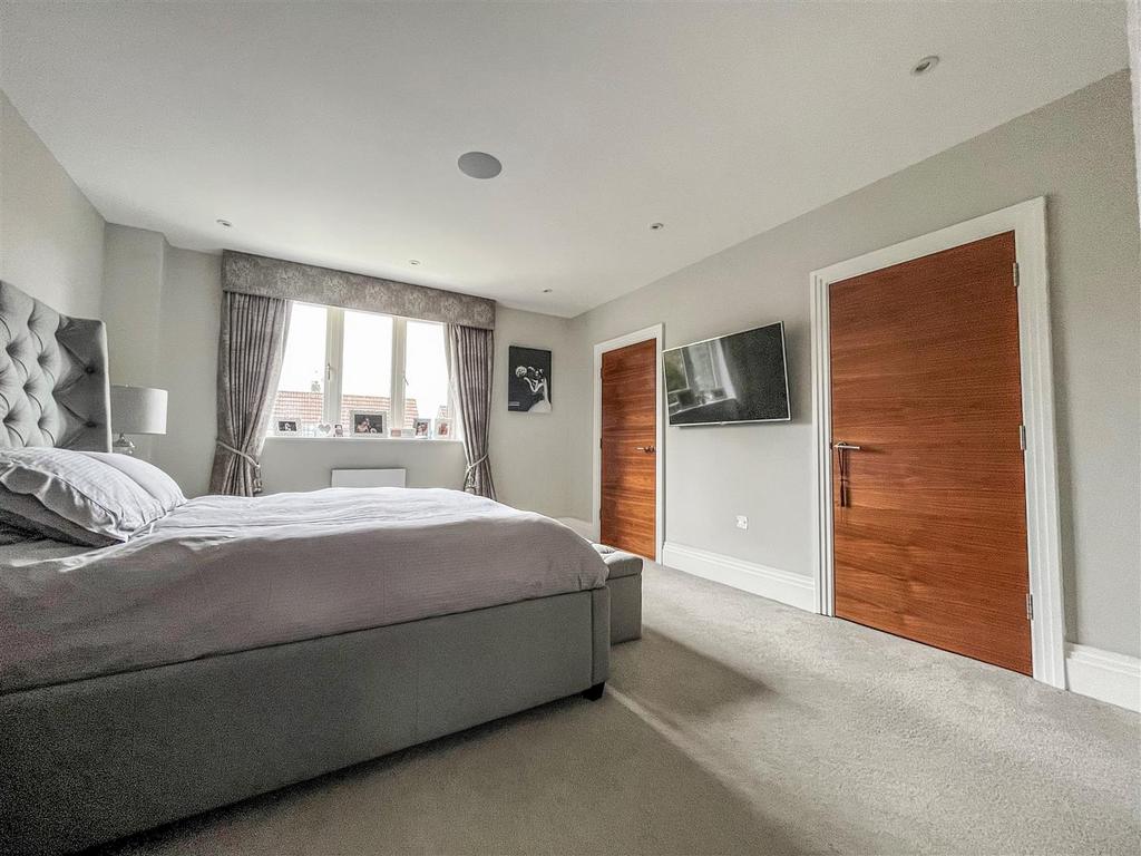 Bed 1.jpg