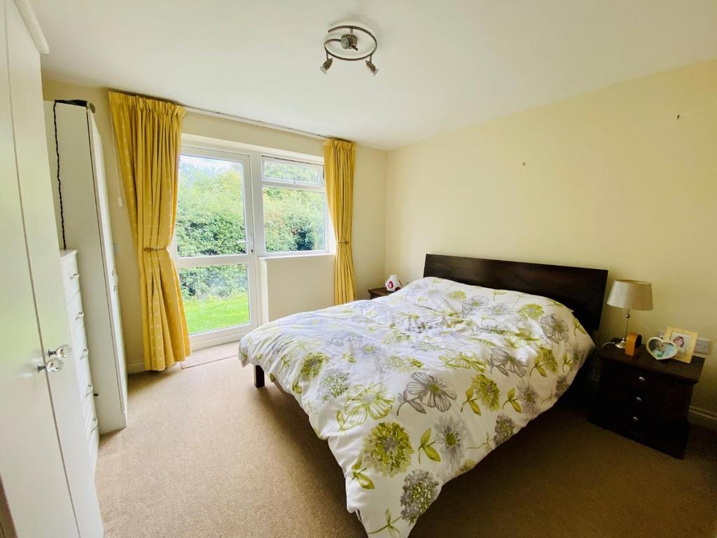 Bed1.jpg