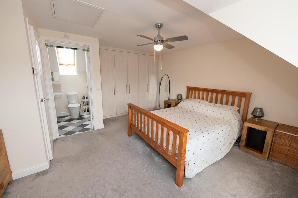 Bedroom one pic 4.jpg