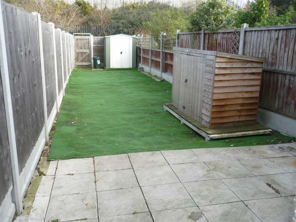 Flint Street, Grays 3 bed terraced house £1,300 pcm (£300 pw)