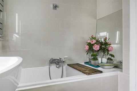 4 bedroom house for sale - Landra Gardens, London