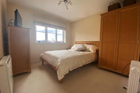 2 bedroom flat for sale - Pennyfields, Bolton-Upon-Dearne, Rotherham