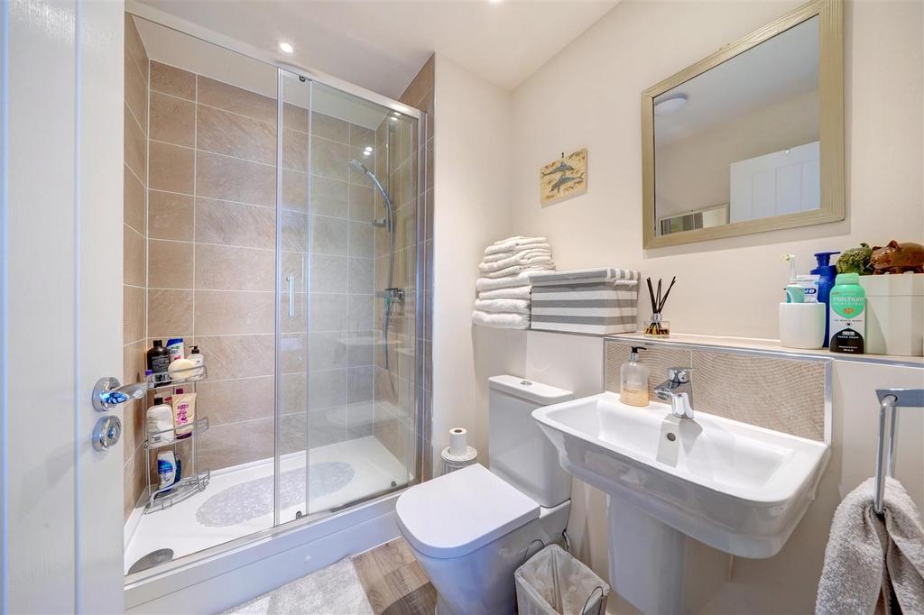 Flat 1, 16 Ashford Rd (15).jpg