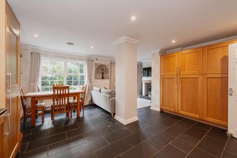 2 Cavendish Walk, Epsom, KT19 8AP