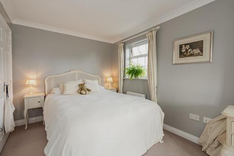 2 Cavendish Walk, Epsom, KT19 8AP