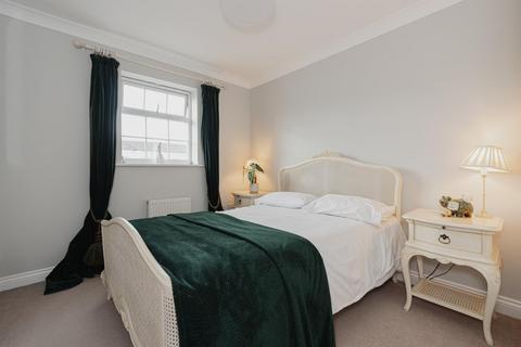 2 Cavendish Walk, Epsom, KT19 8AP