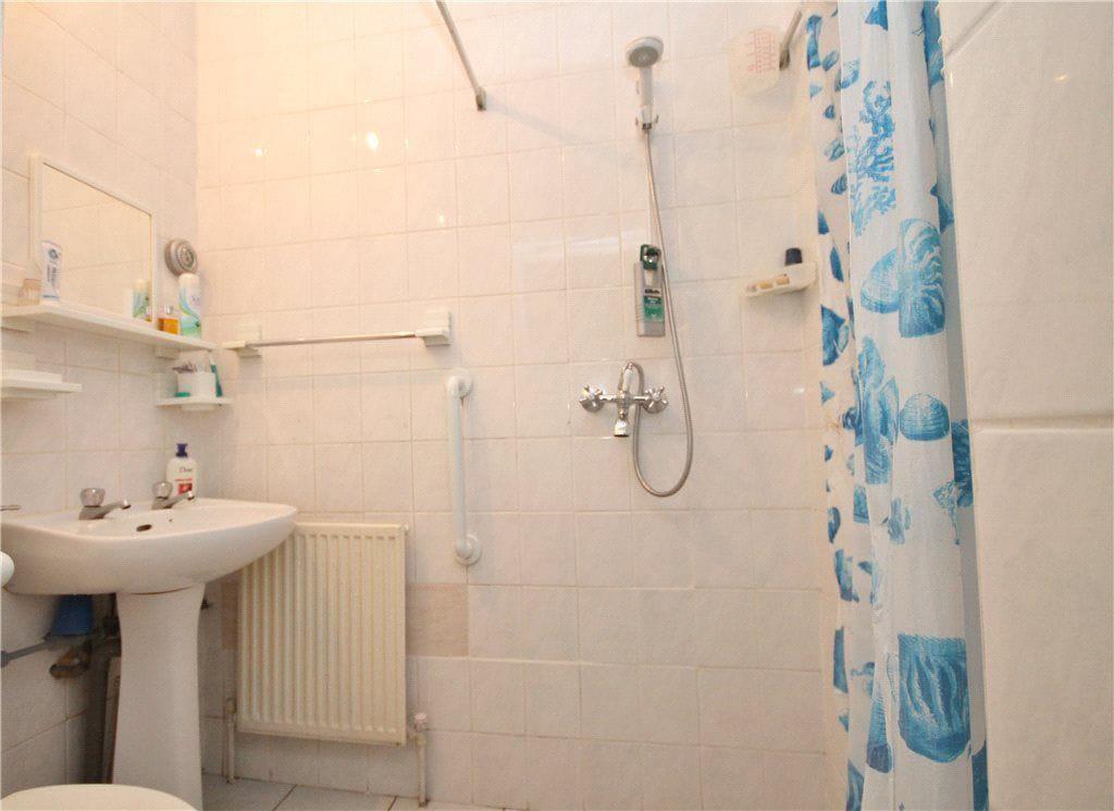 Shower Room.JPG
