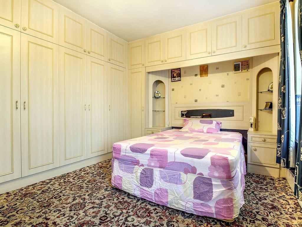 Master Bedroom..JPG