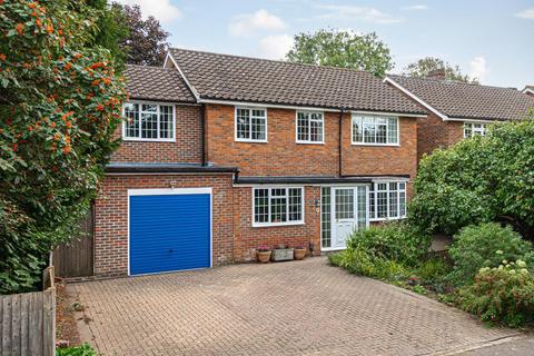1 Richmond Close, Epsom, KT18 5EY