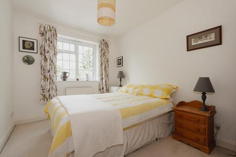 1 Richmond Close, Epsom, KT18 5EY
