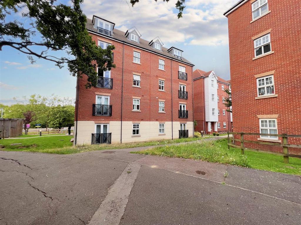 Bessemer Close, Basildon 2 bed flat £1,250 pcm (£288 pw)