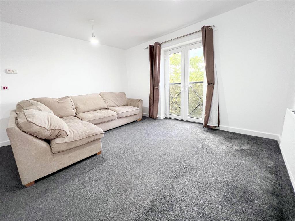 Bessemer Close, Basildon 2 bed flat £1,250 pcm (£288 pw)