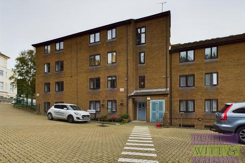 1 bedroom retirement property for sale, Holmesdale Gardens, Hastings