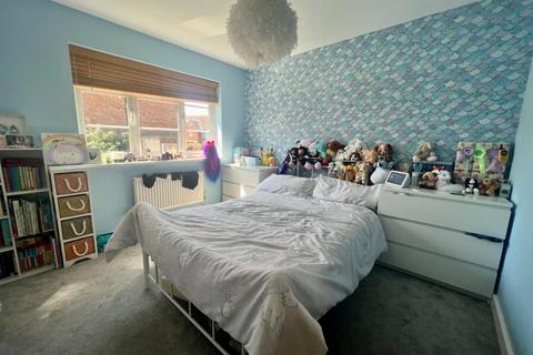 16 Clover Field, Northampton, NN4 5DB