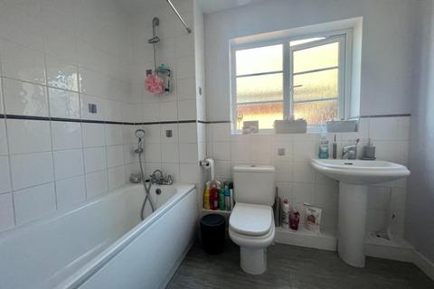 16 Clover Field, Northampton, NN4 5DB