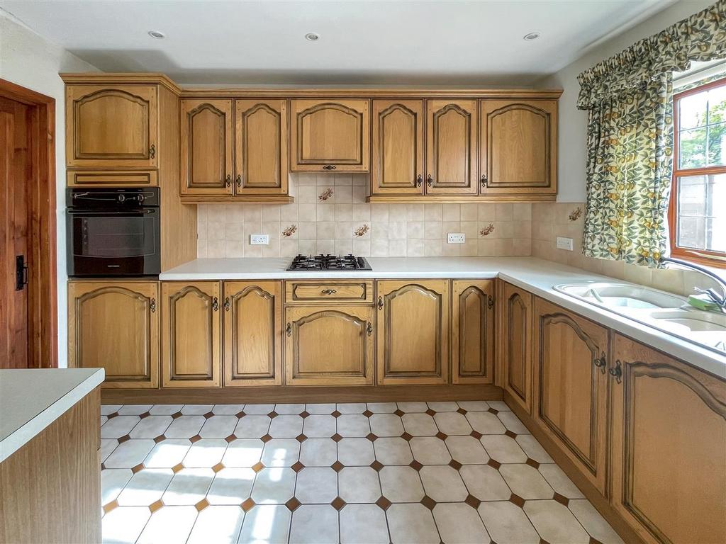 Kitchen 1.JPG