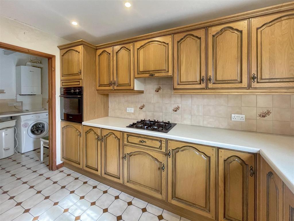 Kitchen 2.JPG